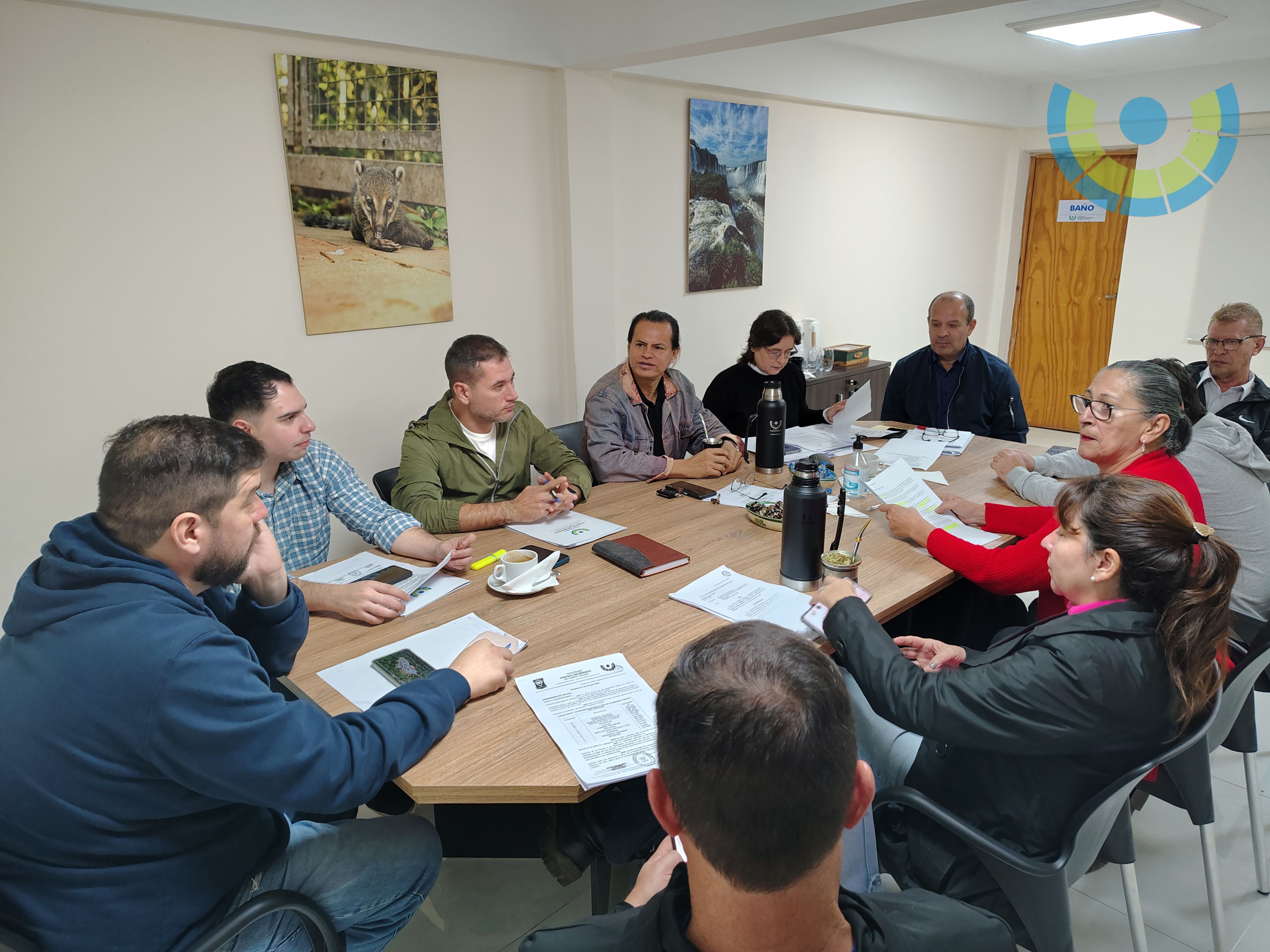 Autoridades del HCD junto a la empresa concesionaria del transporte urbano y turístico de la ciudad.